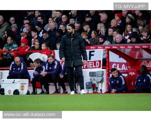 阿莫林战术调整曼联频繁长传避免后场失误引发关注