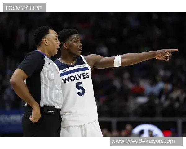 爱德华兹末节发力拿下7分全场24投仅中7三分球表现不佳 爱德华兹末节发力拿下7分全场24投仅中7三分球表现不佳