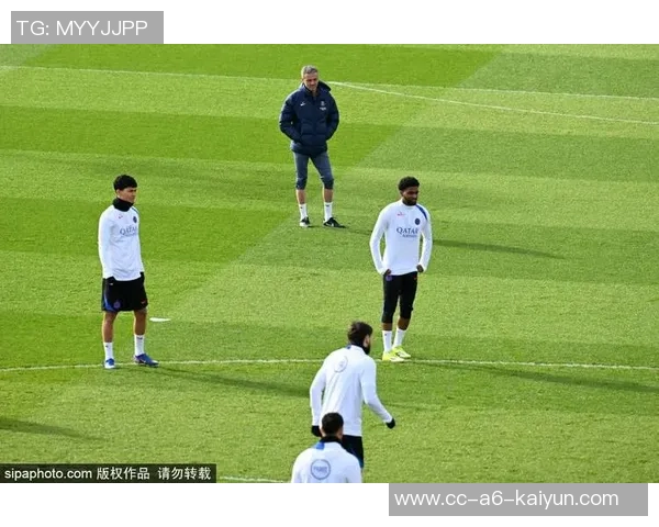 巴萨中场德罗启程前往巴黎即将与巴黎圣日耳曼完成签约 巴萨中场德罗启程前往巴黎即将与巴黎圣日耳曼完成签约